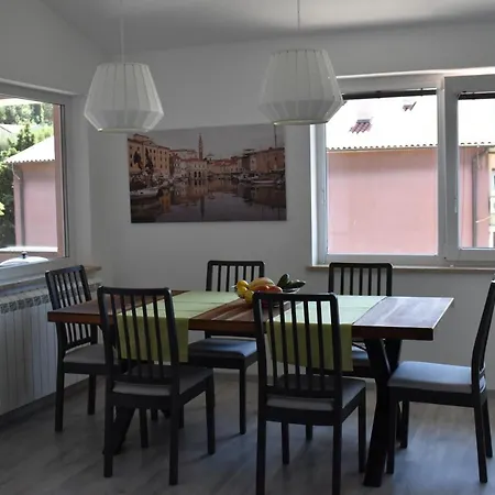 Angela Apartman *