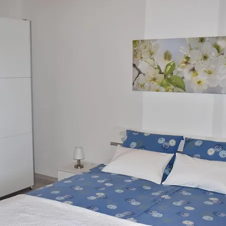 Angela Apartman *